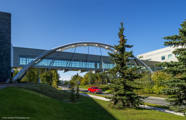 Pedestrian bridge connecting two buildings over a roadway